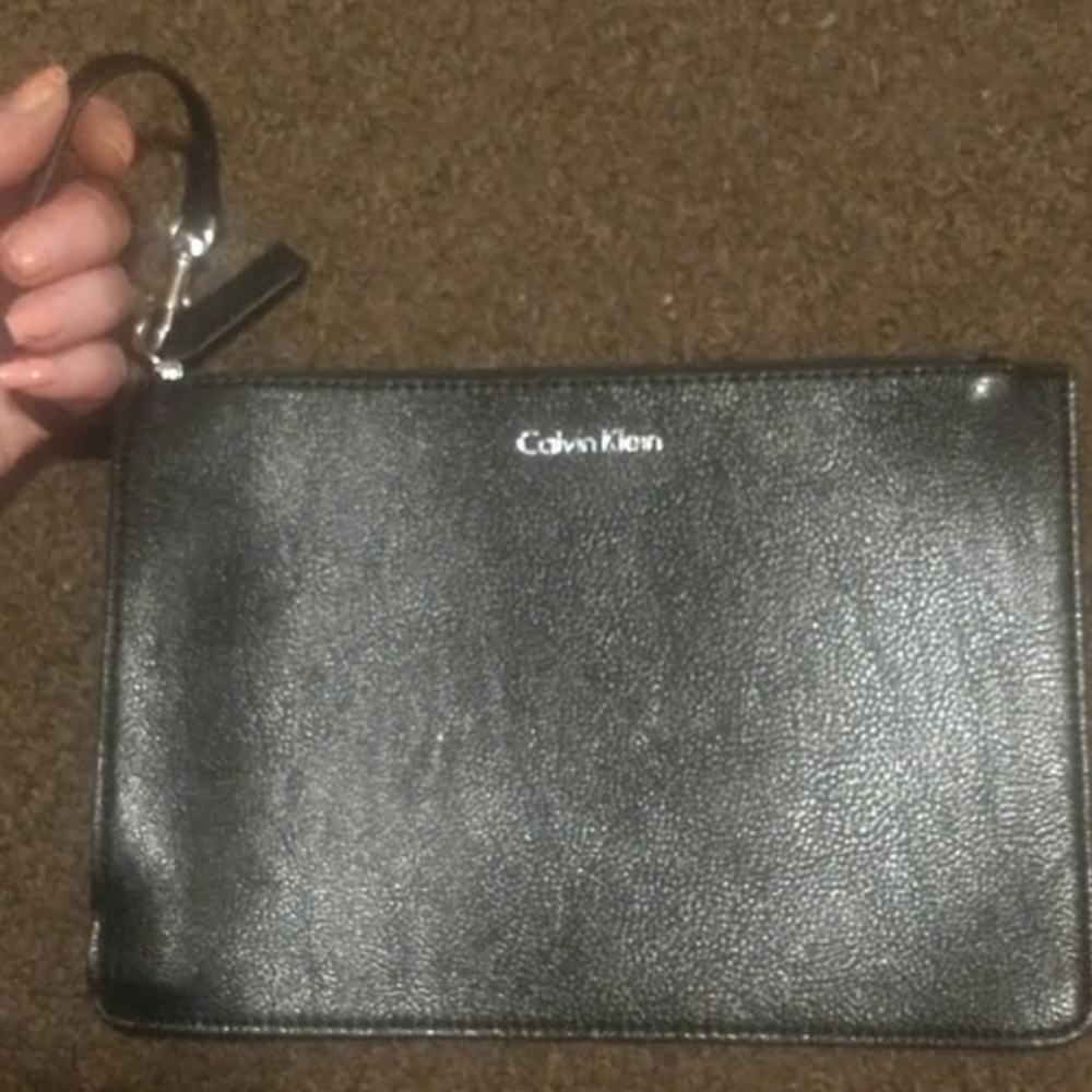 Calvin Klein Leather Wristlet Clip-on Clutch Strap Gussetted Zippered Pochette